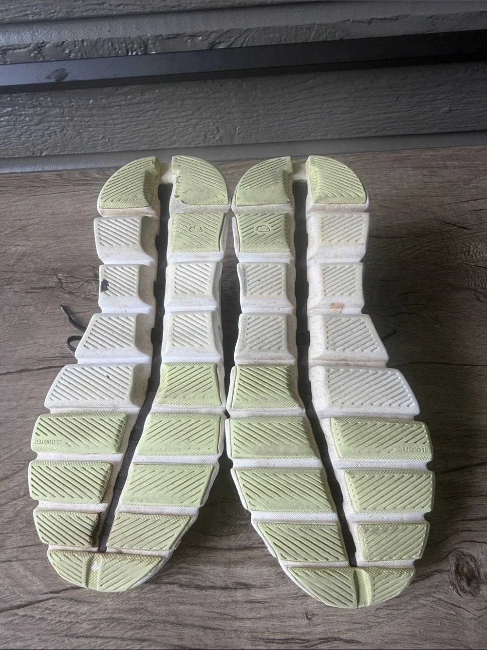 On Running Cloud Women’s Shoes in Light Gray with Yellow Accents size W 8